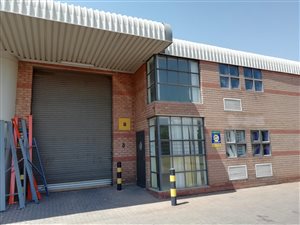 275 m² Industrial space in Stormill