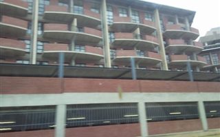 Bachelor apartment in Milpark