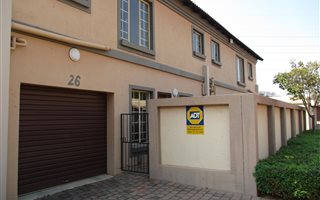 3 Bedroom Duplex in Montana Park