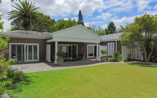 6 Bedroom House in Constantia Upper