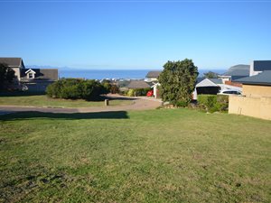 561 m² Land available in Plettenberg Bay
