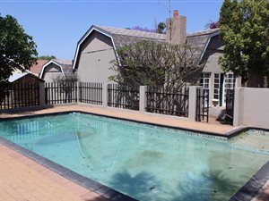 8 Bed House in Birchleigh