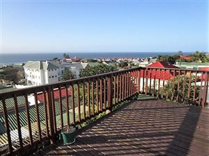 7 Bed House in Mossel Bay Central