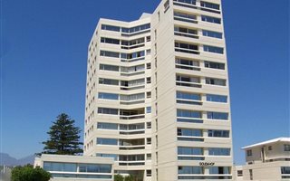 3 Bedroom Apartment in Beachroad