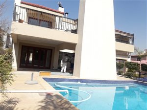 5 Bed House in Blue Valley Golf Estate