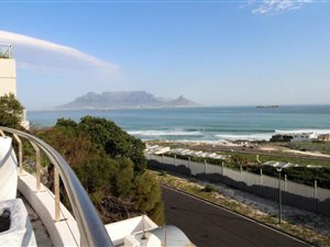 5 Bed House in Bloubergstrand
