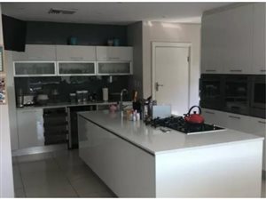 5 Bed House in Mt Edgecombe