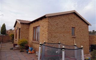 3 Bedroom Cluster in Krugersdorp Central