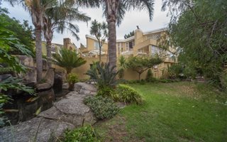 6 Bedroom House in Hermanus Heights