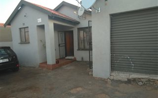 2 Bedroom House in Roodekop