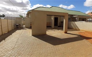 2 Bedroom Townhouse in Diamant Park