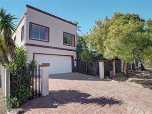 5 Bed House in The Crest