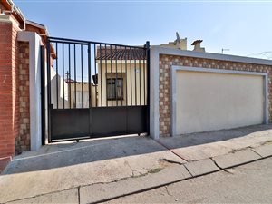 2 Bed House in Meadowlands