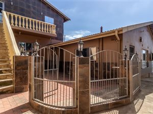 5 Bed House in Southridge