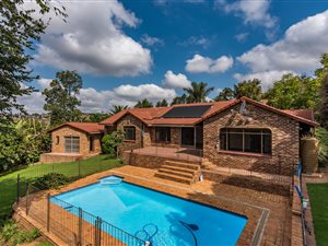 4 Bedroom House in Noordheuwel