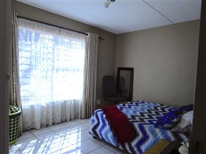 2.5 Bed Apartment in Westdene