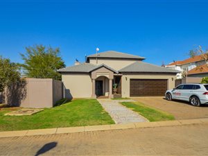 3 Bed House in Silver Lakes Golf Estate