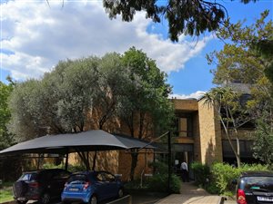 1064 m² Office Space in Woodmead