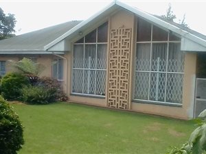 4 Bedroom House in Parkhill Gardens