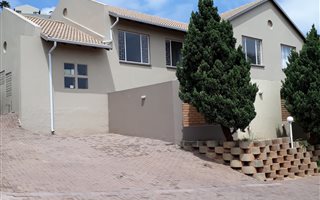 2 Bedroom Simplex in Florida Hills