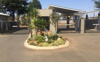 3 Bedroom Duplex in Brentwood