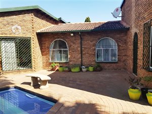 3 Bed House in Country View