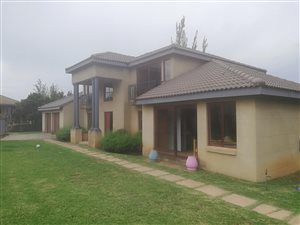 5 Bedroom House in Shere