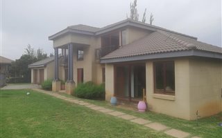 5 Bedroom House in Shere