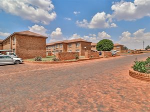 2 Bed Apartment in Krugersrus