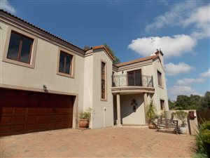 4 Bed House in Lynnwood Glen