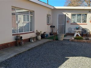 1 Bed Garden Cottage in Selection Park