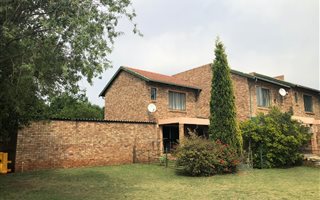 2 Bedroom Townhouse in Hennopspark