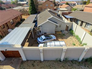 3 Bed House in Zakariyya Park
