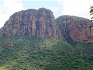 2500 m² Land available in Kampersrus AH