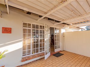 2 Bed Townhouse in Die Hoewes