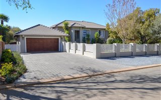 5 Bedroom House in Silver Lakes