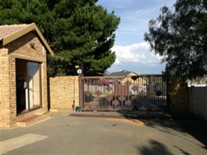 2 Bedroom Townhouse in Grobler Park