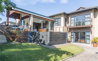 4 Bedroom House in Meerensee
