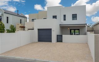 3 Bedroom House in Kelderhof Country Village