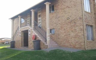 2 Bedroom Townhouse in Ravensklip