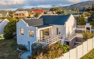 4 Bedroom House in Noordhoek