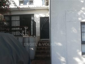 8 Bed House in La Colline