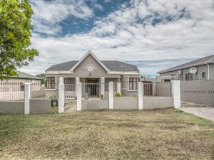 4 Bed House in Newton Park