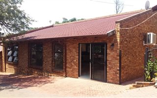 3 Bedroom Townhouse in Ruimsig