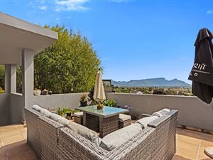 3 Bed House in Lakeside
