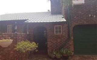 3 Bedroom Townhouse in Dennesig