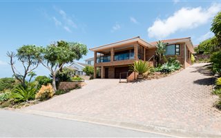 3 Bedroom House in Dana Bay