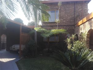 6 Bed House in Dorandia