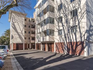 3 Bed Apartment in Claremont Upper