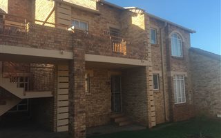 2 Bedroom Apartment in Mooikloof Ridge